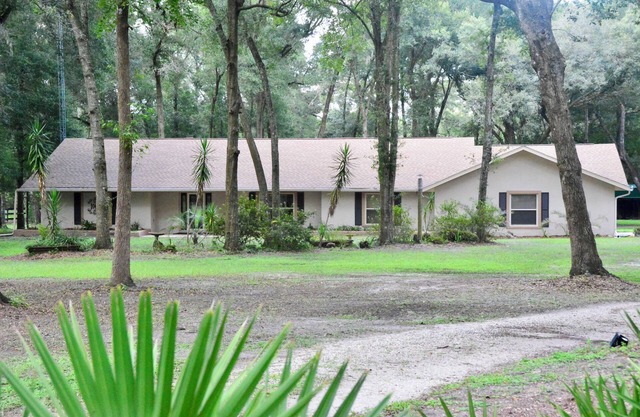 Peaceful Home 5 miles from WEC and 8 miles from Hits