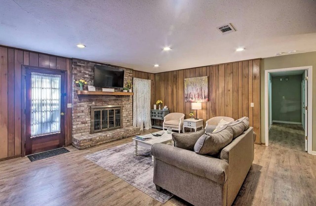 Peaceful Home, Colleges-Hospitals-Shops Close, Corporate Bookings Welcome