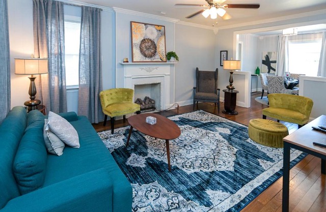 Peaceful home in downtown Huntsville with nice back patio!