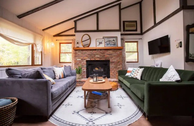 Peaceful Mountain Cabin in Lakefront Community