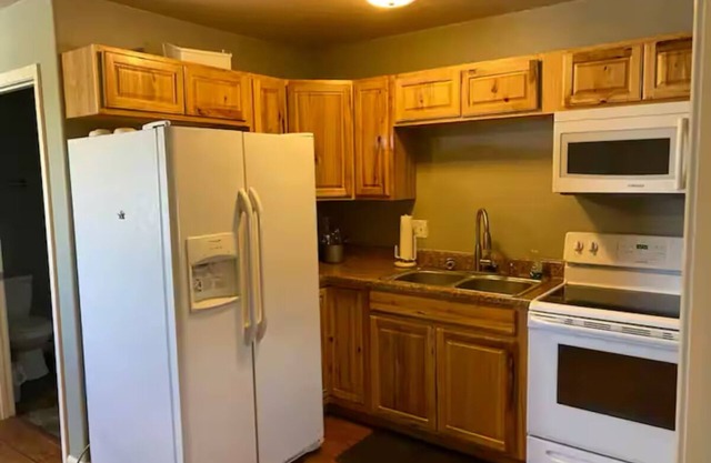 Peaceful Mountain View 2-bedroom Cabin