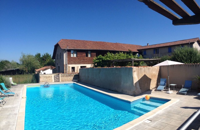 Peaceful private base in Pyrenees, large pool, perfect for outdoor enthusiasts