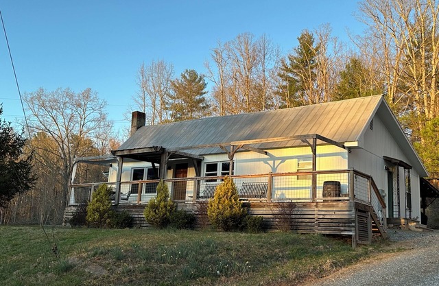 Peaceful Retreat at Lake James - Quiet Convenience