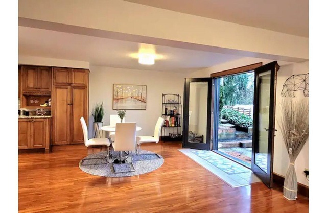 Peaceful retreat, entire guest suite - 5 min from beach park!