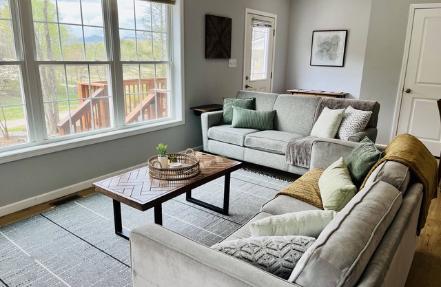 Peaceful Retreat on Mtn Reserve - 2 Bath - Fenced Yard - By I-40