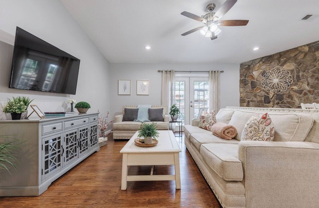 Peaceful Retreat - PERFECT LOCATION!