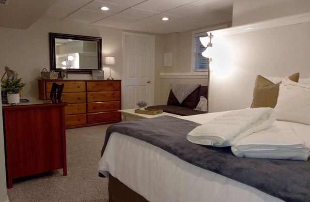 Peaceful, stylish 1 BR daylight basement apartment