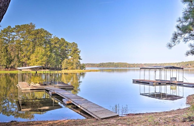 Peaceful Tignall Cabin on Strom Thurmond Lake!