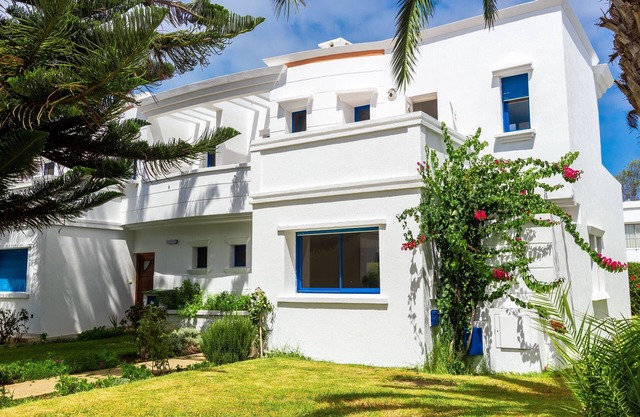 Peaceful villa with a beautiful garden, less than 5 minutes walk from beach