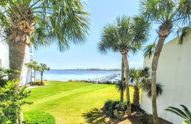 Peaceful Waterfront 1 Bedroom Villa in Bay Point