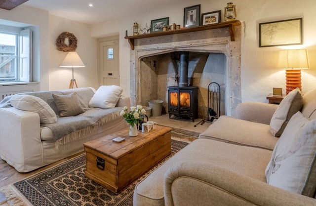 Peach Cottage, near Cirencester, family friendly