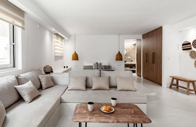 Pebble, an Idyllic Seaside Suite