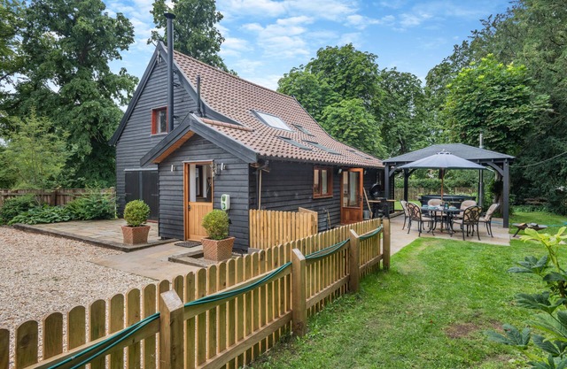 Pelican Barn - Three Bedroom Apartment, Sleeps 6