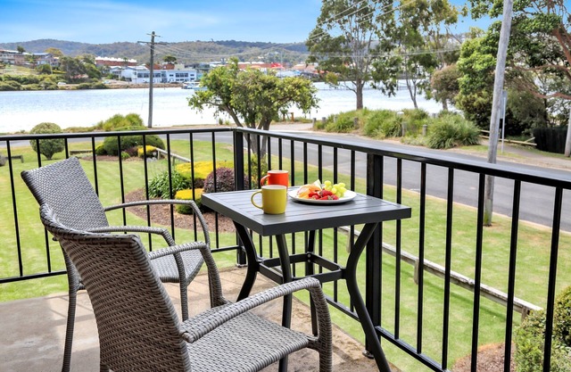 Pelican Waters 7: Upstairs, wifi and aircon