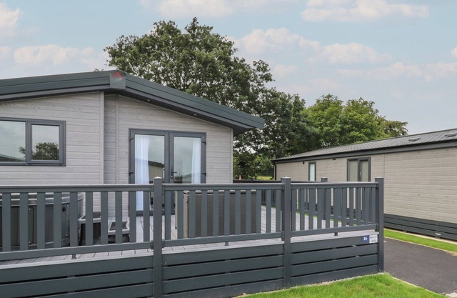 PENMARLAM LODGE RETREAT 16, family friendly in Bodinnick