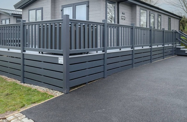 PENMARLAM LODGE RETREAT 15, family friendly in Bodinnick