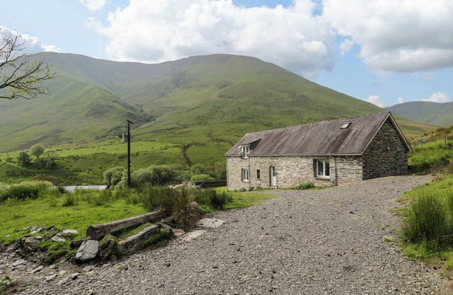 PENNANT TIGI UCHAF, family friendly, with open fire in Dinas Mawddwy