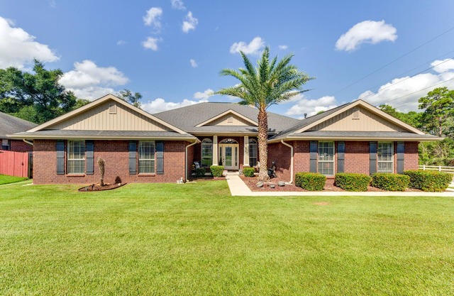 Pensacola Home w/Private Lanai, 9 Mi to Downtown!