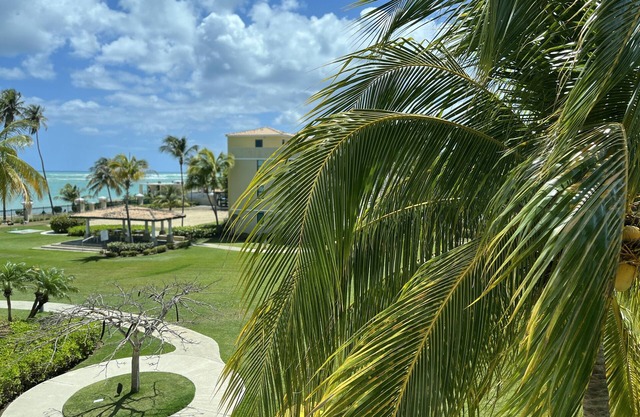 Penthouse con Vista al Mar en Aquatika – Frente a la Piscina