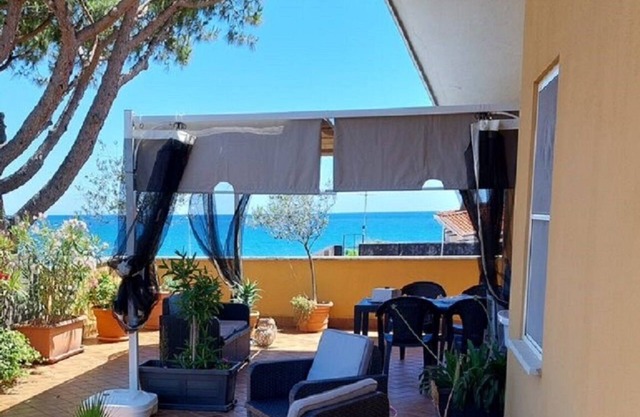 Penthouse on the seafront of Terracina with large terrace!
