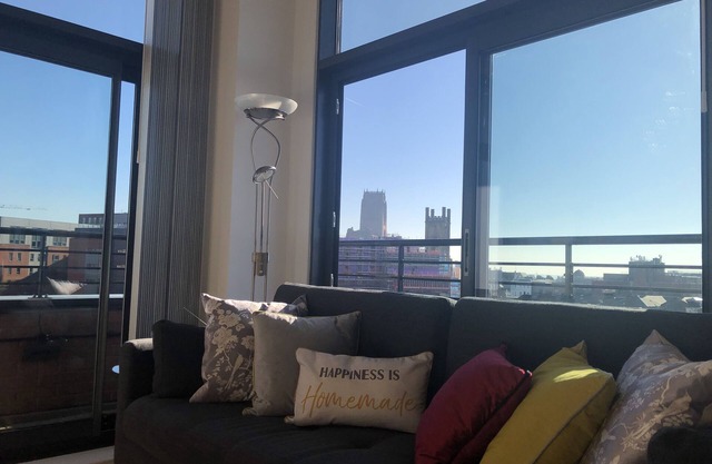 Penthouse Stunning Views, Free Parking