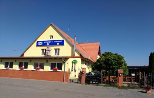 Penzion Kometa - rodinný pobyt u Novomlýnských jezer s komfortem, restaurací a dětskou zónou