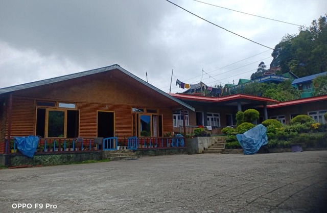 Peon Tar Home stay & Twin Inn restaurant