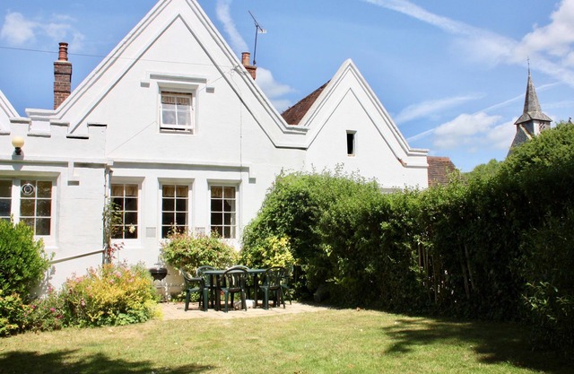 Pepper Pot Cottage , Compton - a cottage that sleeps 6 guests in 3 bedrooms