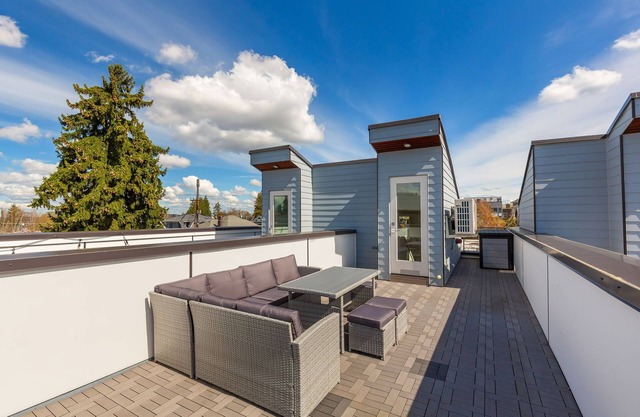 Perch - Explore the Heart of Queen Anne! Modern and Cozy 3BR home! Dog-friendly w/parking!