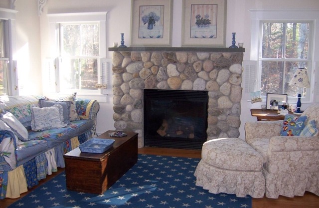 Perfect Adorable Cottage Retreat Among Award-Winning Gardens