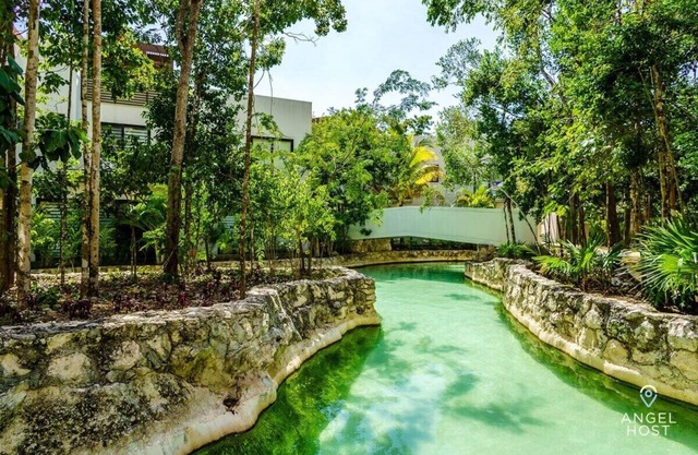 Perfect for families, private rooftop & jacuzzi