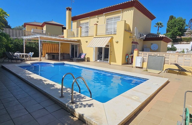 Perfect getaway on the Costa del Sol - House with private pool near the sea