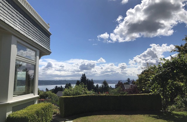 Perfect Getaway overlooking the Puget Sound, Close to Ruston Point and UPS