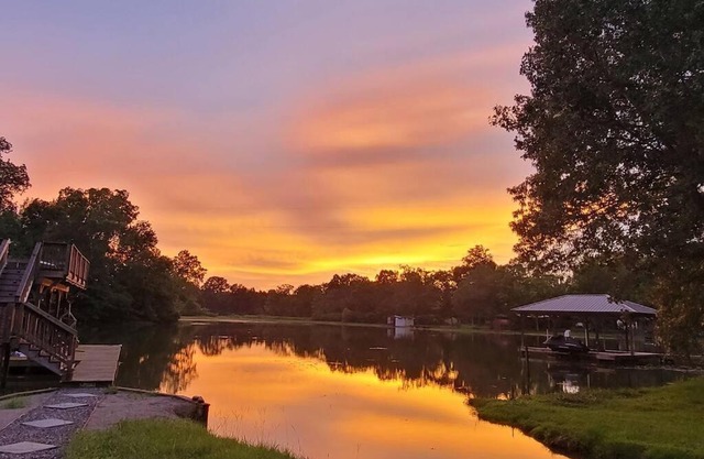 Perfect Lakeside Hideaway