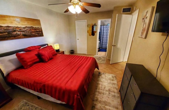 Perfect Location ASU Tempe 1 Bd 1Bath couples getaway!