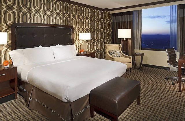 Perfect Place to Unwind! Pets Allowed, Indoor Pool and Outdoor Pool!