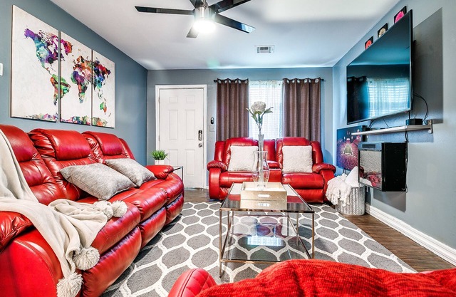 Perfect, Relaxing King bed Suits/free parking