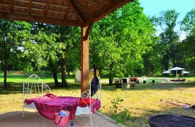 Perfect spot for a holiday with family or friends with private river and a pool