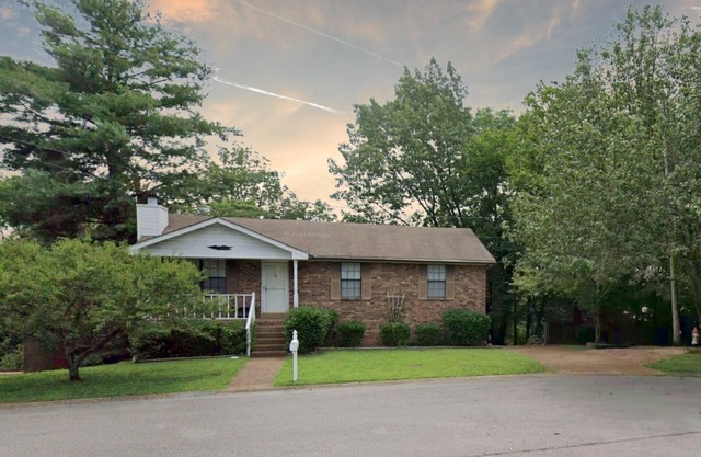 Perfect Writer's retreat: Peaceful and a half mile walk to Percy Priest Lake!