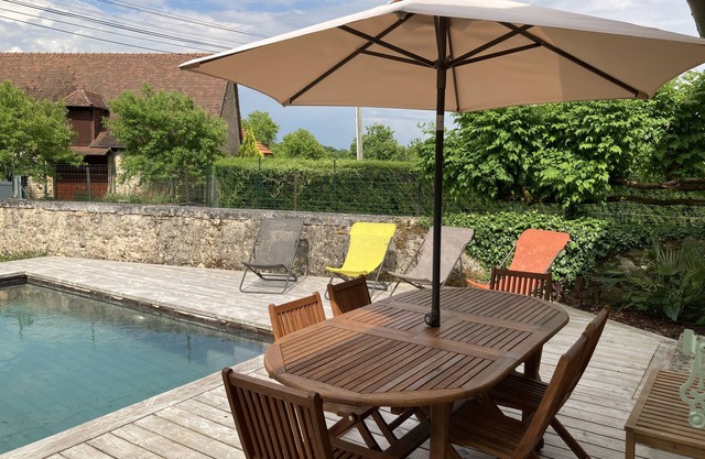 Perigordian house,quiet,and ECOLOGICAL PRIVATE SWIMMING POOL natural water, WIFI