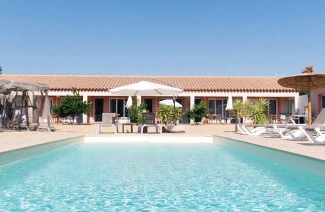 Perpignan, New, Very nice estate in an organic olive grove, 11 pers, Clim,