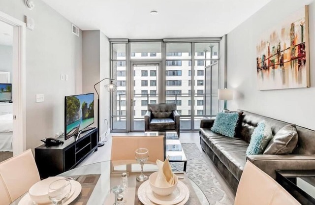 Pet-friendly 1BR Den w/Pool & Spa | nr Glen Echo Park
