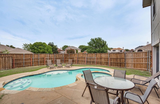 Pet-Friendly Allen Home ~ 30 Mi to Dallas!