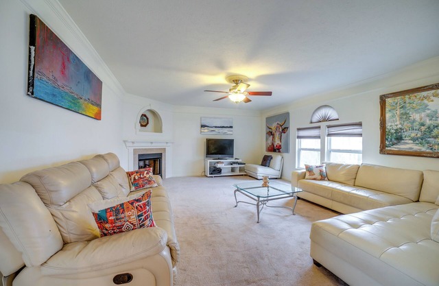 Pet-Friendly Apollo Home w/Furnished Deck!