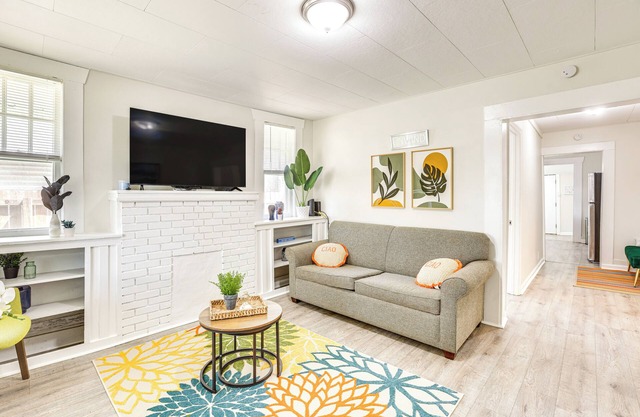 Pet-Friendly Birmingham Home: 7 Mi to Downtown!