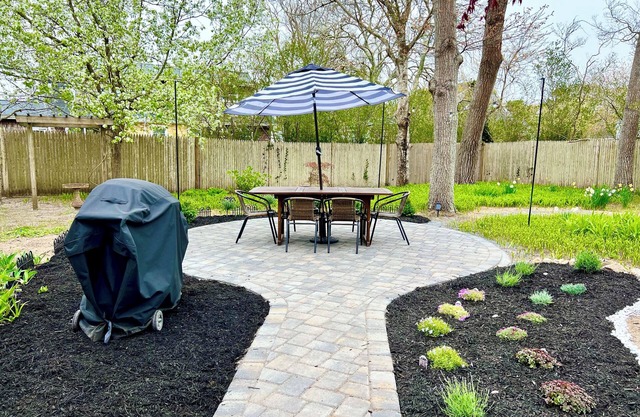 Pet Friendly Cape Cod Cottage Near Beaches w/AC + Electric Vehicle Charging