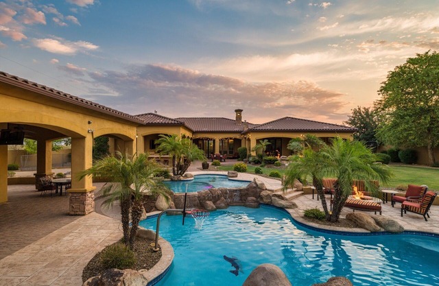 Pet Friendly, Extravagant North Scottsdale Estate - Theater, Bball and more!