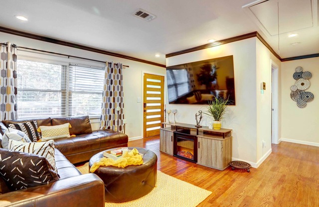Pet-Friendly Home ~ 4 Mi to Downtown Decatur!