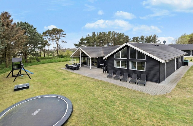 Pet friendly home in Nexø with kitchen