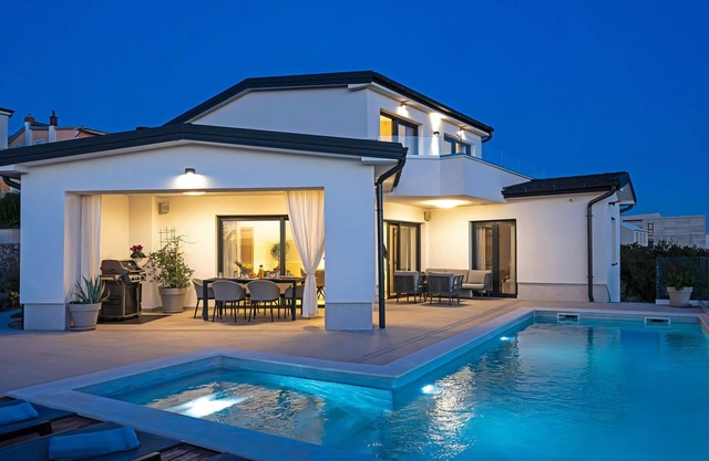 Pet friendly home in Smrika with WiFi